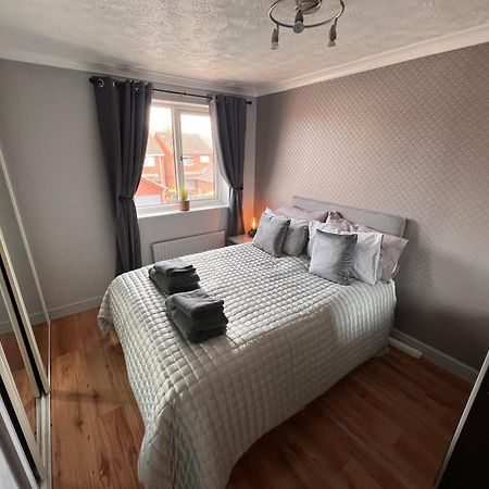 Contractors Or Family House - M1 Nottingham - Ikea Retail Park - Catkin Drive - 2 Bed Home With Driveway, Private Garden, Sleeps 4 - Tv'S In All Rooms Giltbrook Bagian luar foto