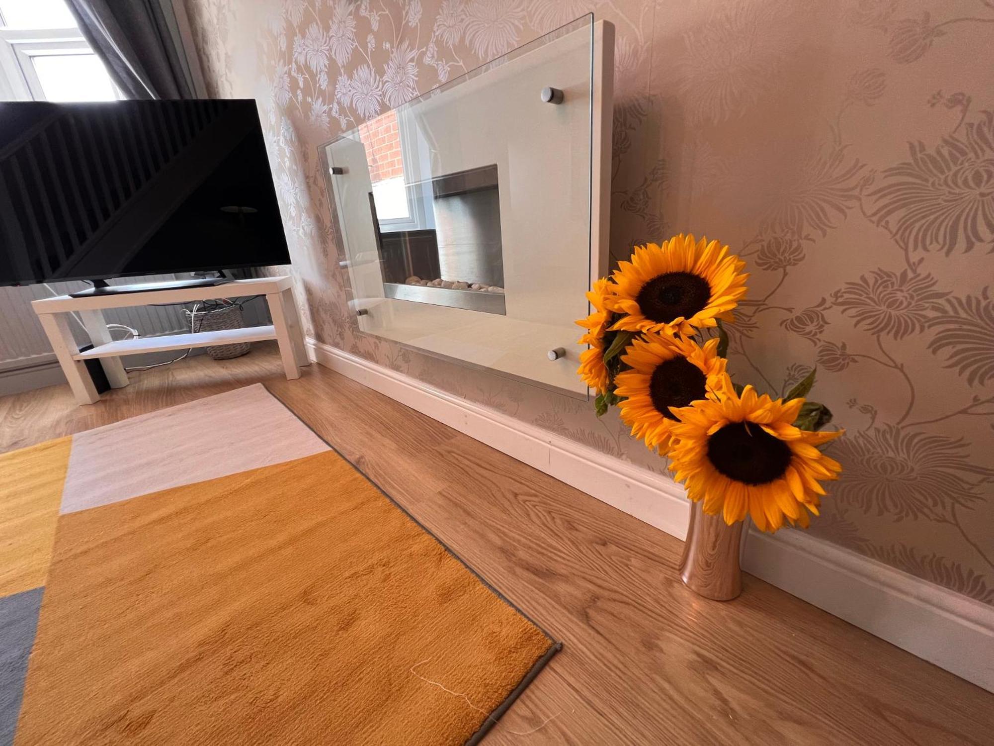 Contractors Or Family House - M1 Nottingham - Ikea Retail Park - Catkin Drive - 2 Bed Home With Driveway, Private Garden, Sleeps 4 - Tv'S In All Rooms Giltbrook Bagian luar foto