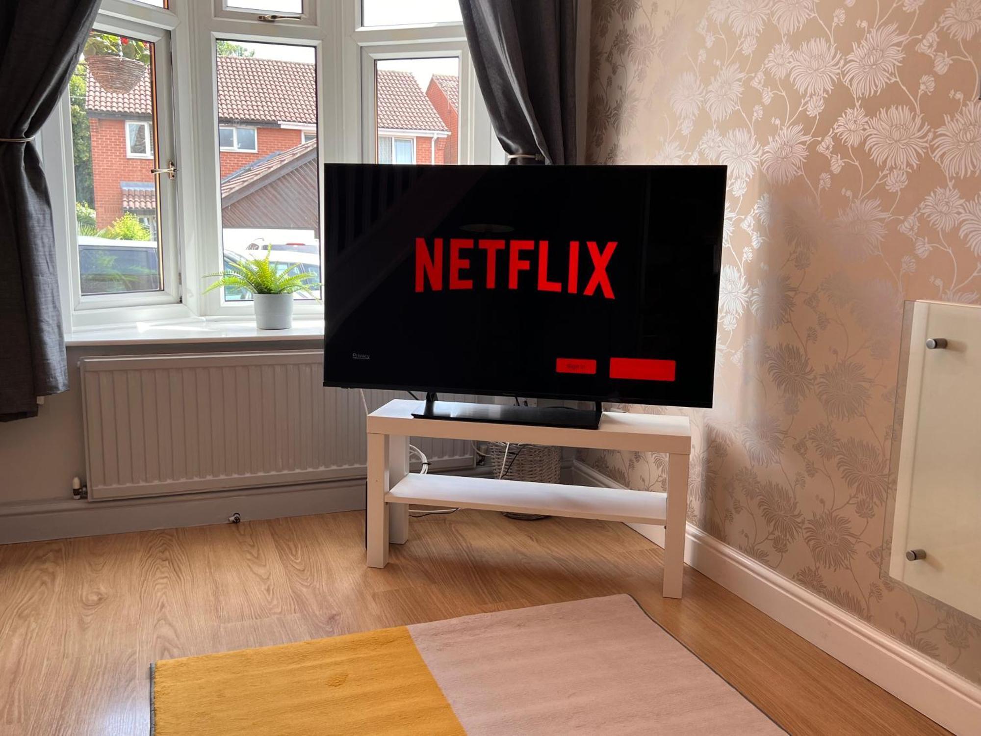 Contractors Or Family House - M1 Nottingham - Ikea Retail Park - Catkin Drive - 2 Bed Home With Driveway, Private Garden, Sleeps 4 - Tv'S In All Rooms Giltbrook Bagian luar foto