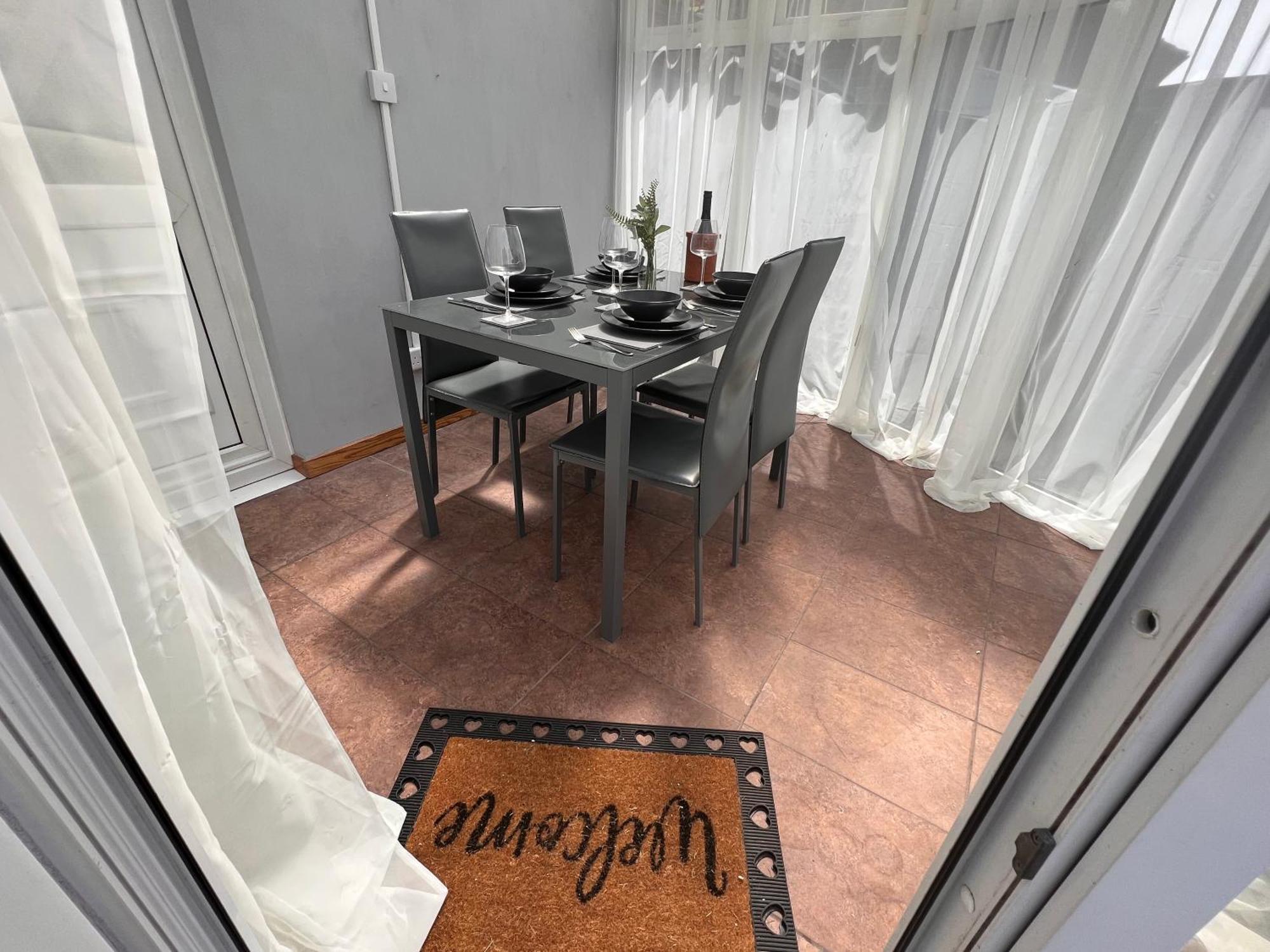 Contractors Or Family House - M1 Nottingham - Ikea Retail Park - Catkin Drive - 2 Bed Home With Driveway, Private Garden, Sleeps 4 - Tv'S In All Rooms Giltbrook Bagian luar foto