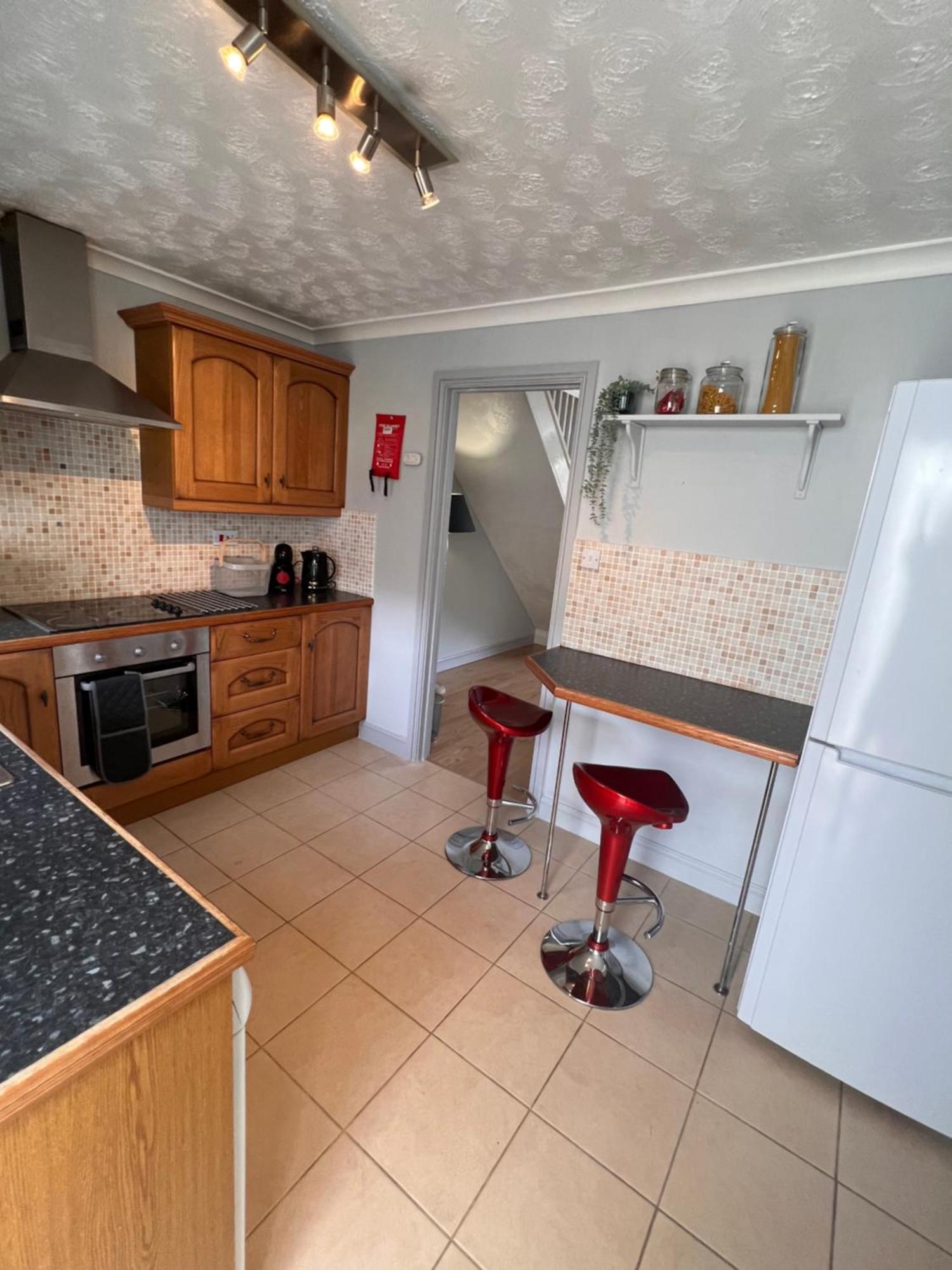 Contractors Or Family House - M1 Nottingham - Ikea Retail Park - Catkin Drive - 2 Bed Home With Driveway, Private Garden, Sleeps 4 - Tv'S In All Rooms Giltbrook Bagian luar foto